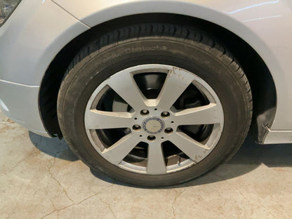 Neumático delantero izquierdo