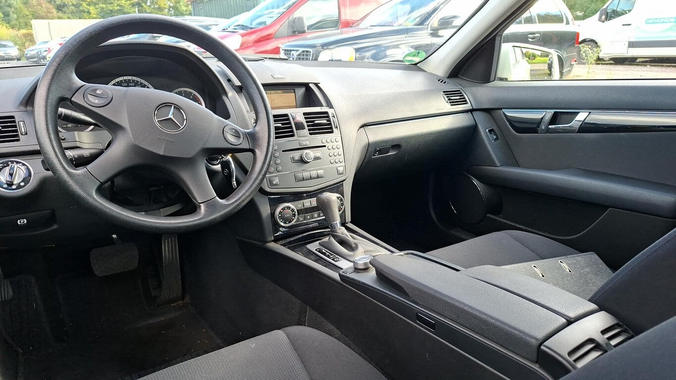 Mercedes-Benz C200 CDI Lim Aut. SD PDC SHZ LM GRA 135851274 4