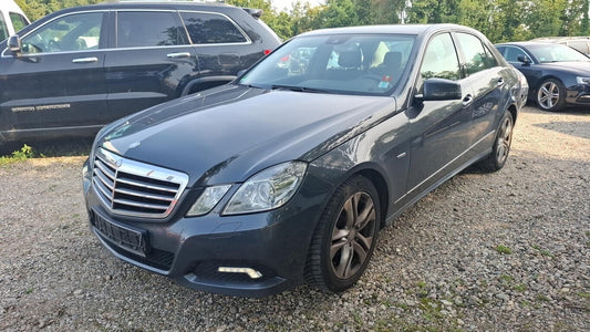 Mercedes-Benz E200 CGI Lim Aut. Avantgarde Navi PDC SHZ Xenon 131786158 0