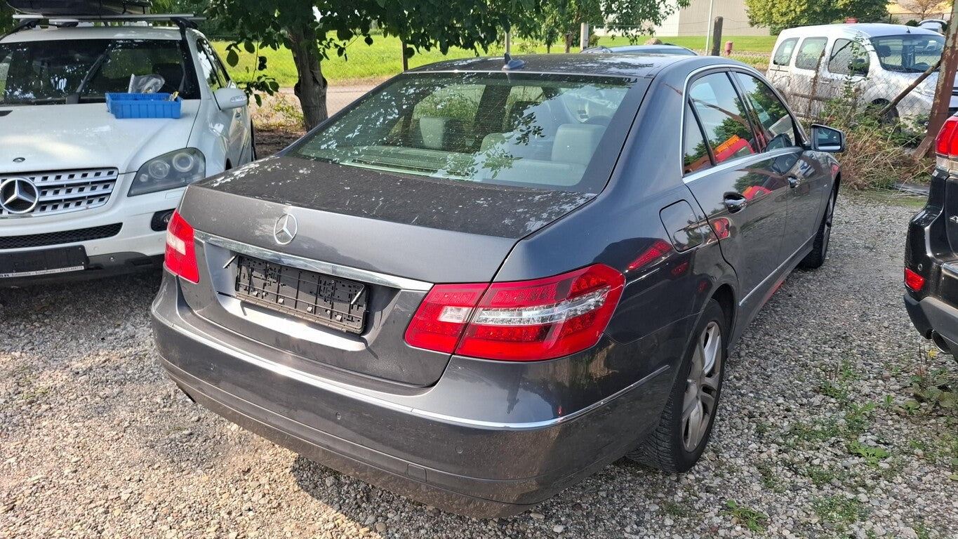 Mercedes-Benz E200 CGI Lim Aut. Avantgarde Navi PDC SHZ Xenon 131786158 2