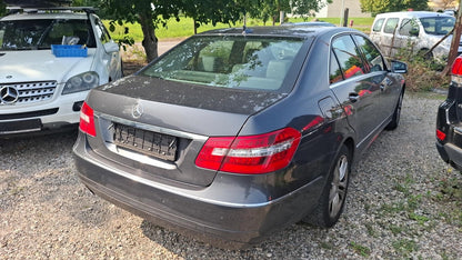 Mercedes-Benz E200 CGI Lim Aut. Avantgarde Navi PDC SHZ Xenon 131786158 2