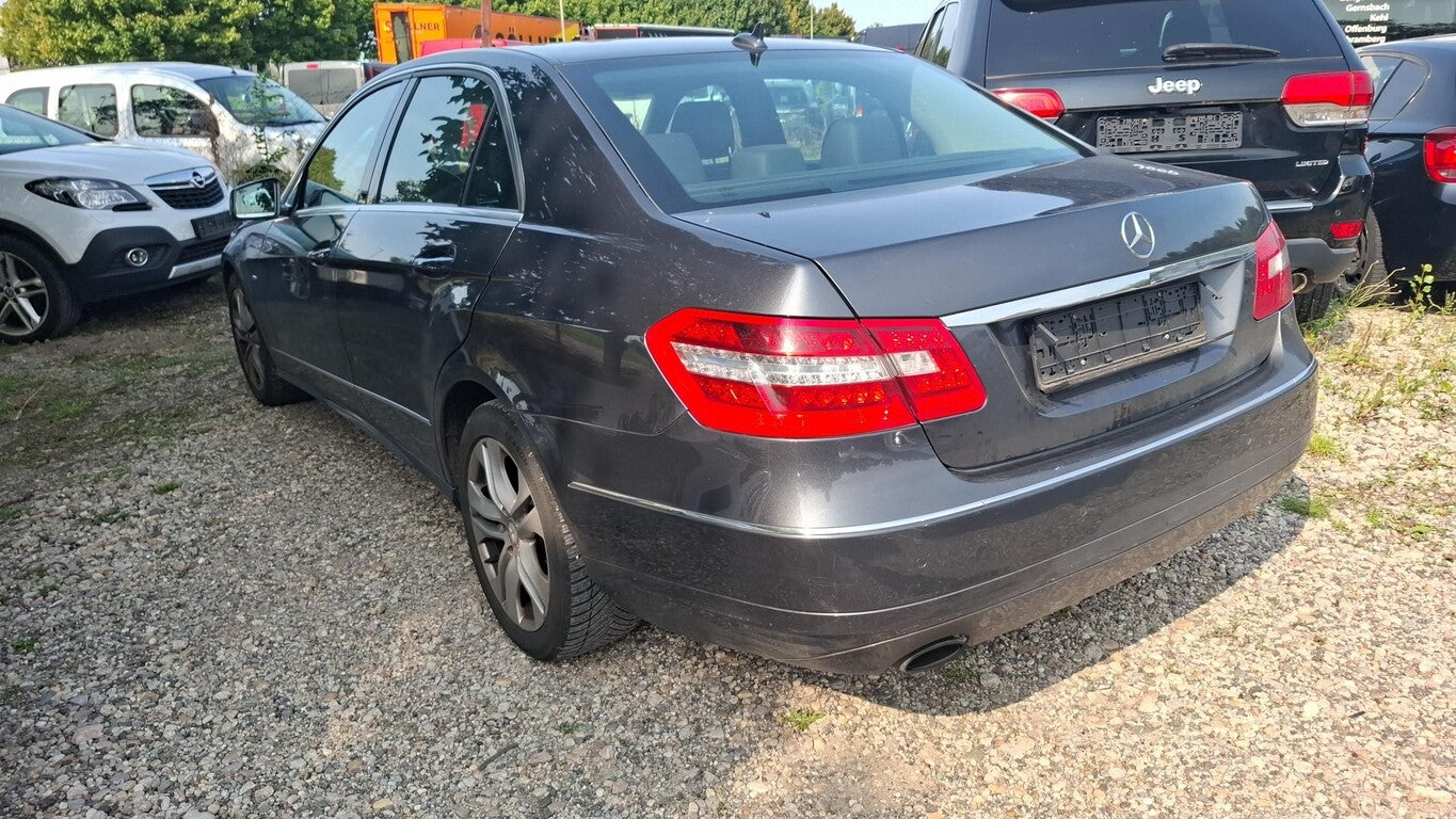 Mercedes-Benz E200 CGI Lim Aut. Avantgarde Navi PDC SHZ Xenon 131786158 3