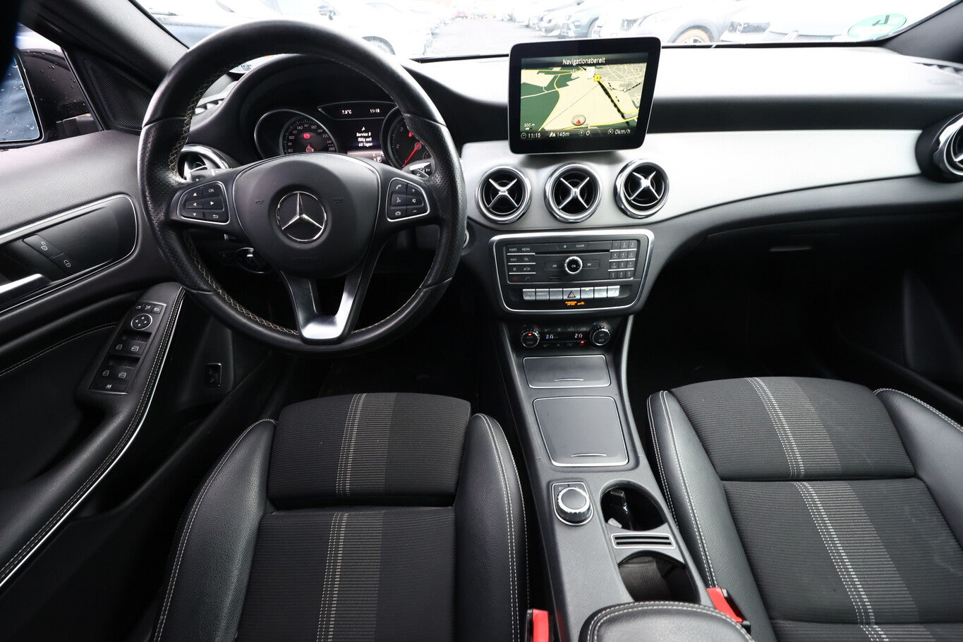Mercedes-Benz GLA 200 d  Urban DCT AHK Nav LED BusinessP   154277836 7