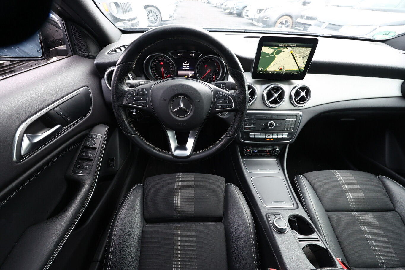 Mercedes-Benz GLA 200 d  Urban DCT AHK Nav LED BusinessP   154277836 6
