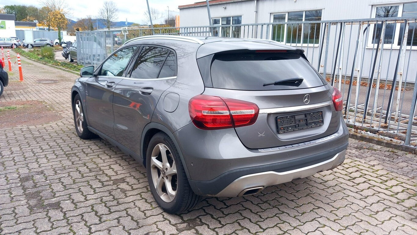 Mercedes-Benz GLA 180 Urban Pano Nav LED eHk ParkAs LaneAs 18Z 141096846 3