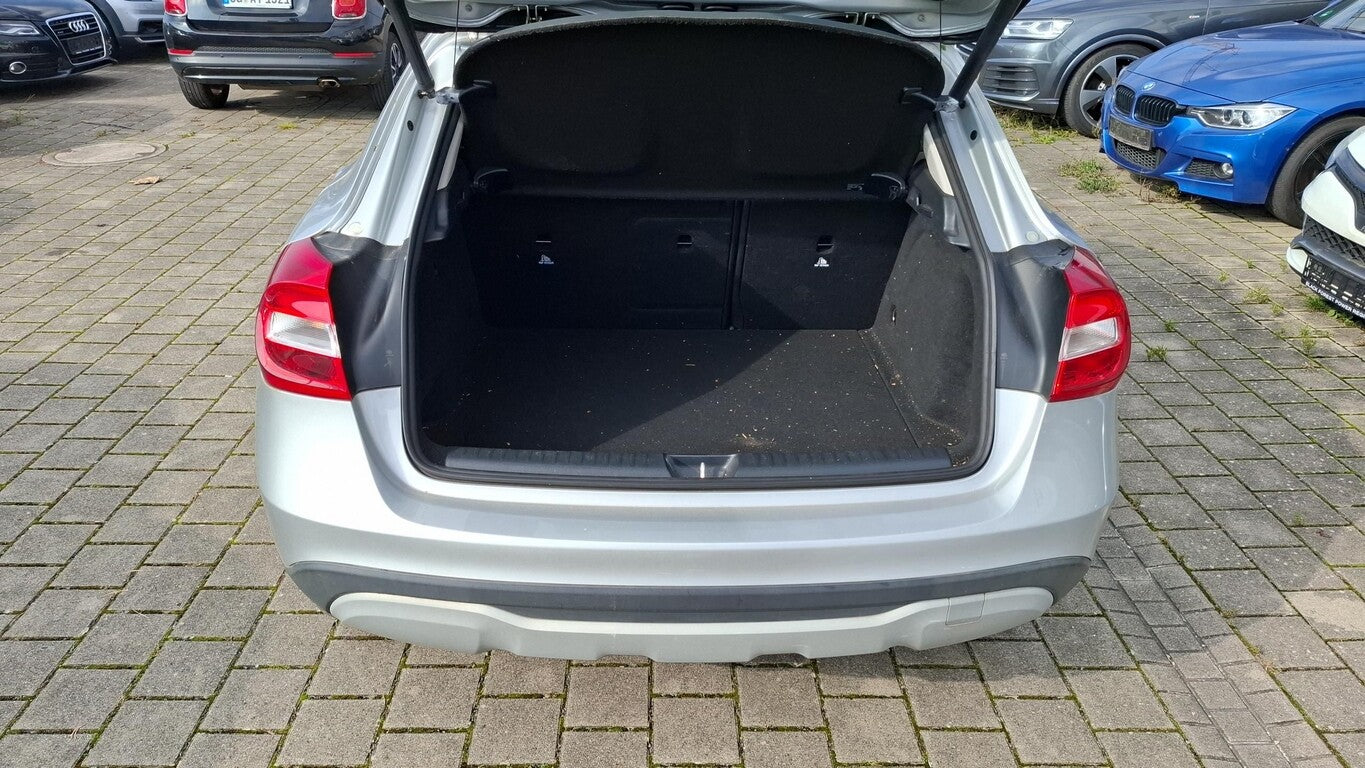 Mercedes-Benz GLA 180 d DCT Nav eHk Kam KeyLess Temp LM17Z 139035687 9