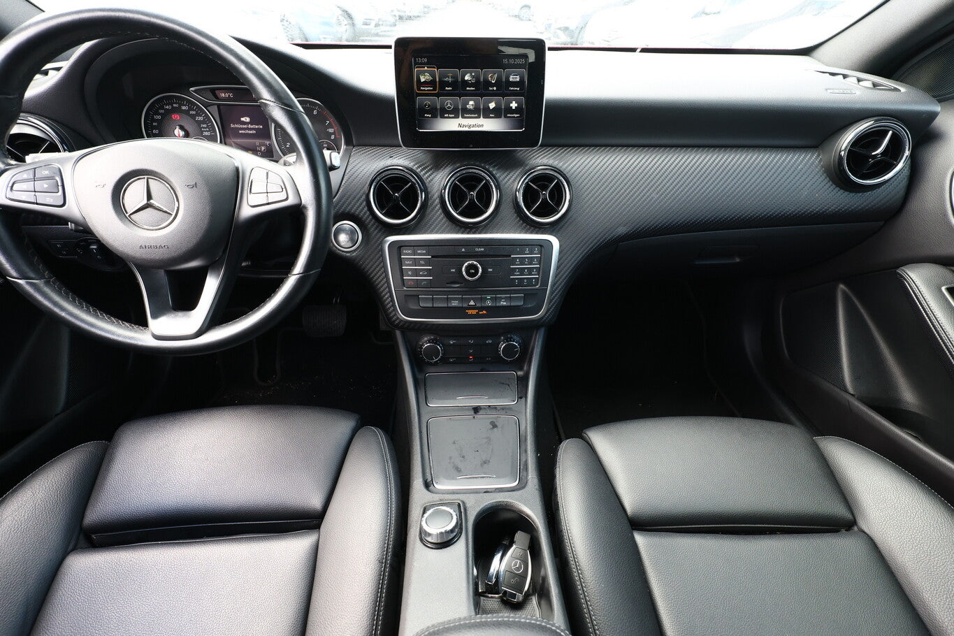 Mercedes-Benz GLA 180 DCT Leder ParkAs Tempomat LM17Z Klima 138832729 7