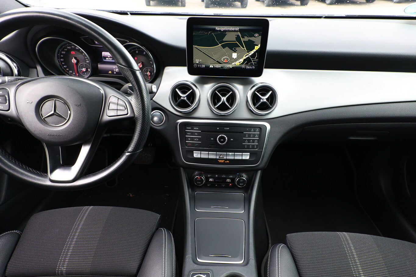 Mercedes-Benz GLA 200 DCT Urban KeyL eHK Nav Kam SHZ PrivG 18Z 155181744 7