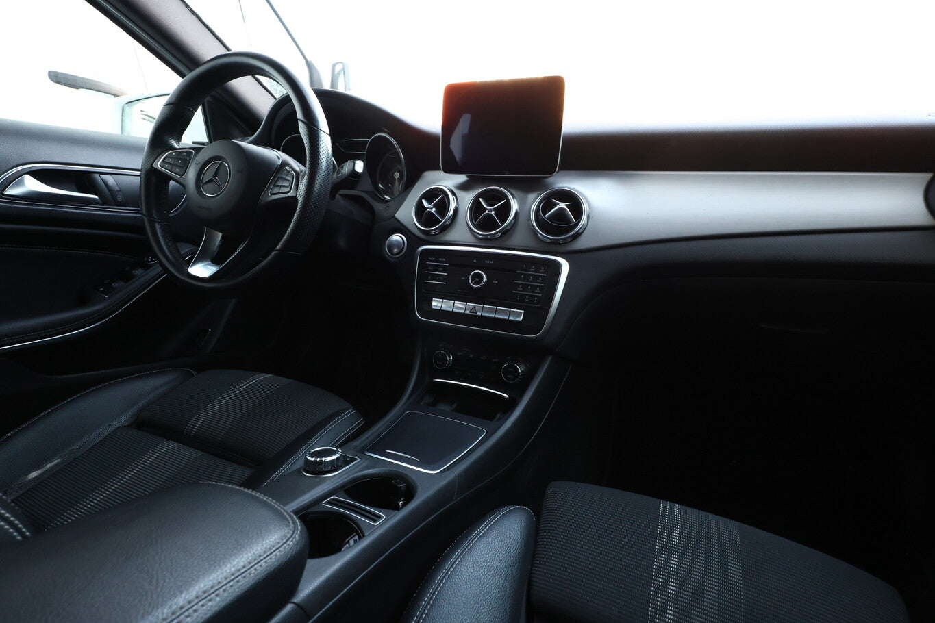 Mercedes-Benz GLA 200 DCT Urban KeyL eHK Nav Kam SHZ PrivG 18Z 149770498 8