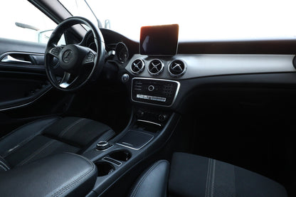 Mercedes-Benz GLA 200 DCT Urban KeyL eHK Nav Kam SHZ PrivG 18Z 149770498 8