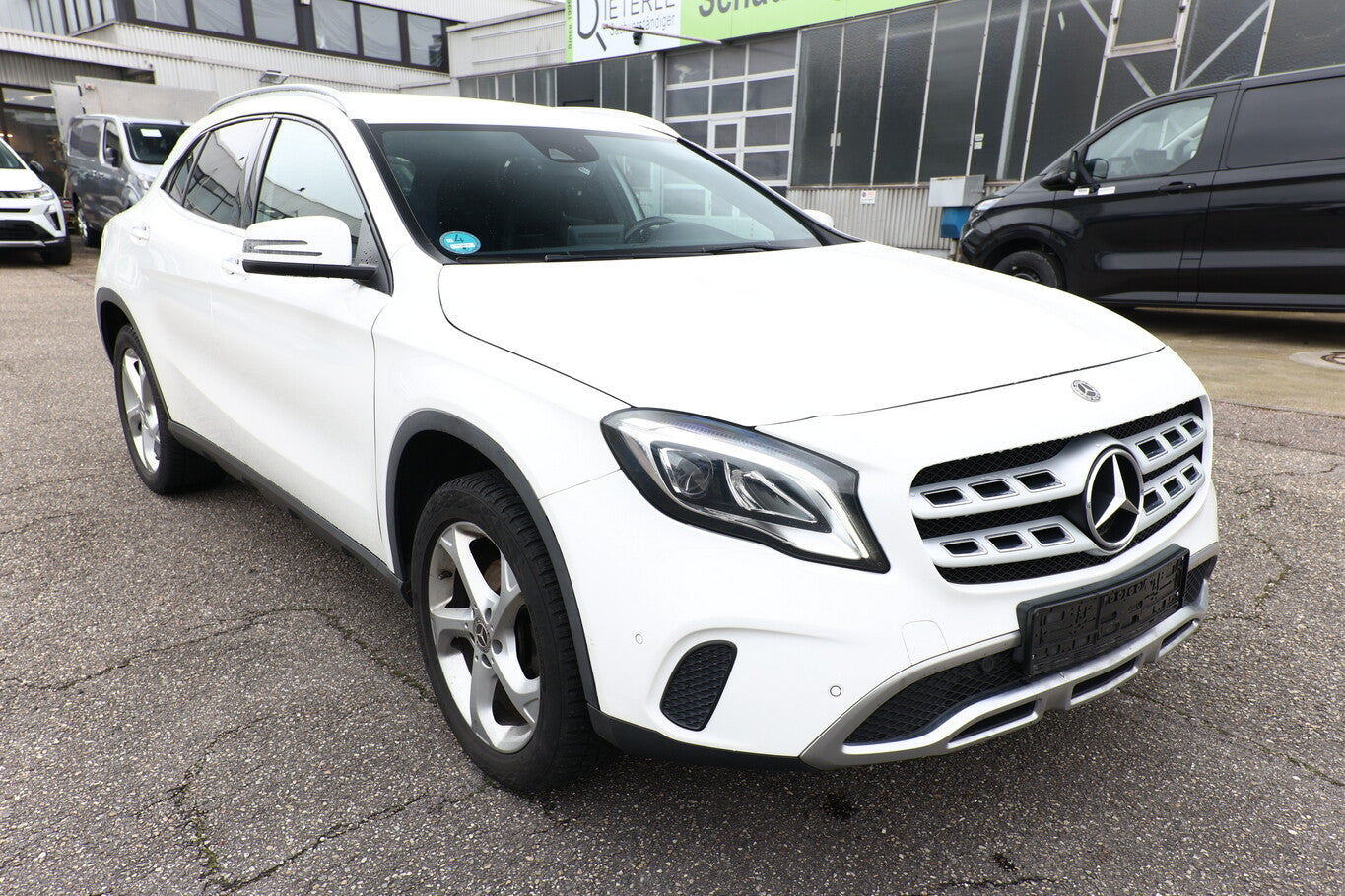 Mercedes-Benz GLA 200 DCT Urban KeyL eHK Nav Kam SHZ PrivG 18Z 155181744 1