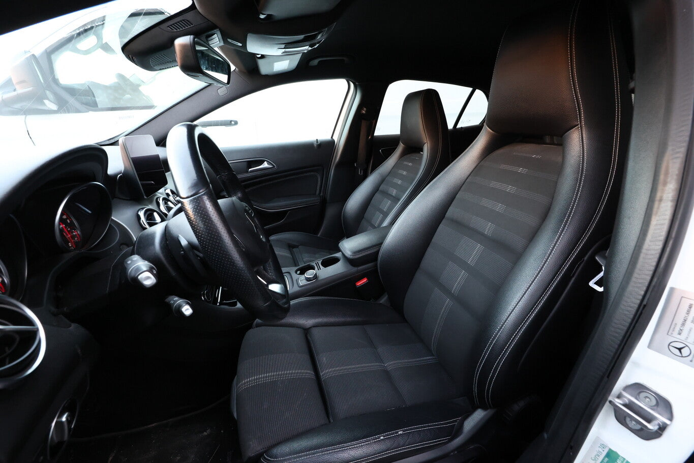 Mercedes-Benz GLA 200 DCT Urban KeyL eHK Nav Kam SHZ PrivG 18Z 149770498 5