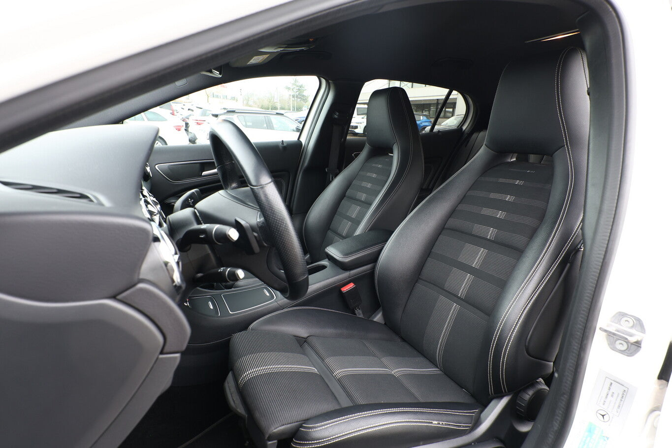 Mercedes-Benz GLA 200 DCT Urban KeyL eHK Nav Kam SHZ PrivG 18Z 155181744 5