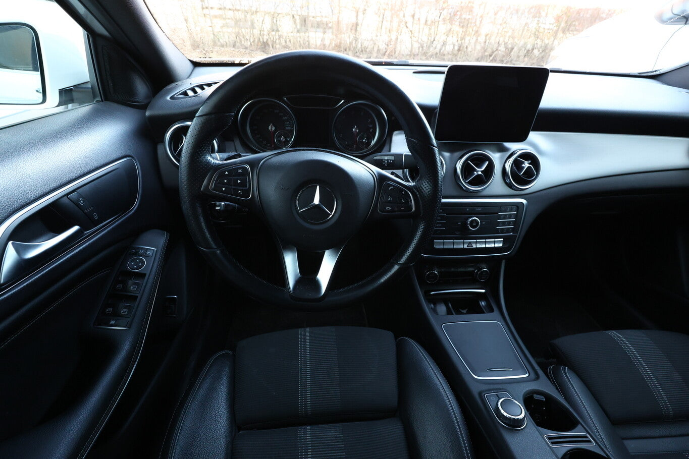 Mercedes-Benz GLA 200 DCT Urban KeyL eHK Nav Kam SHZ PrivG 18Z 149770498 6