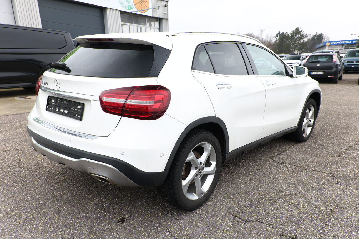Mercedes-Benz GLA 200 DCT Urban KeyL eHK Nav Kam SHZ PrivG 18Z 155181744 2