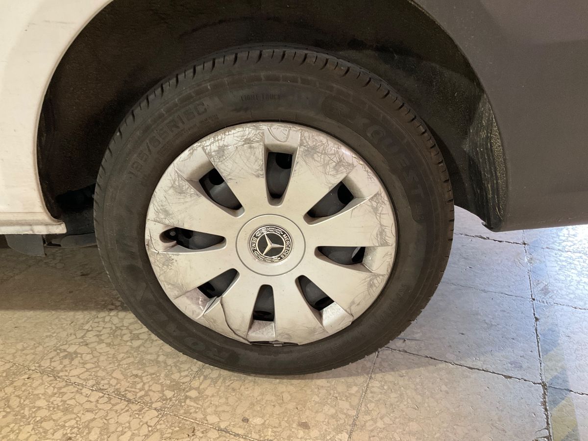 Neumático trasero izquierdo