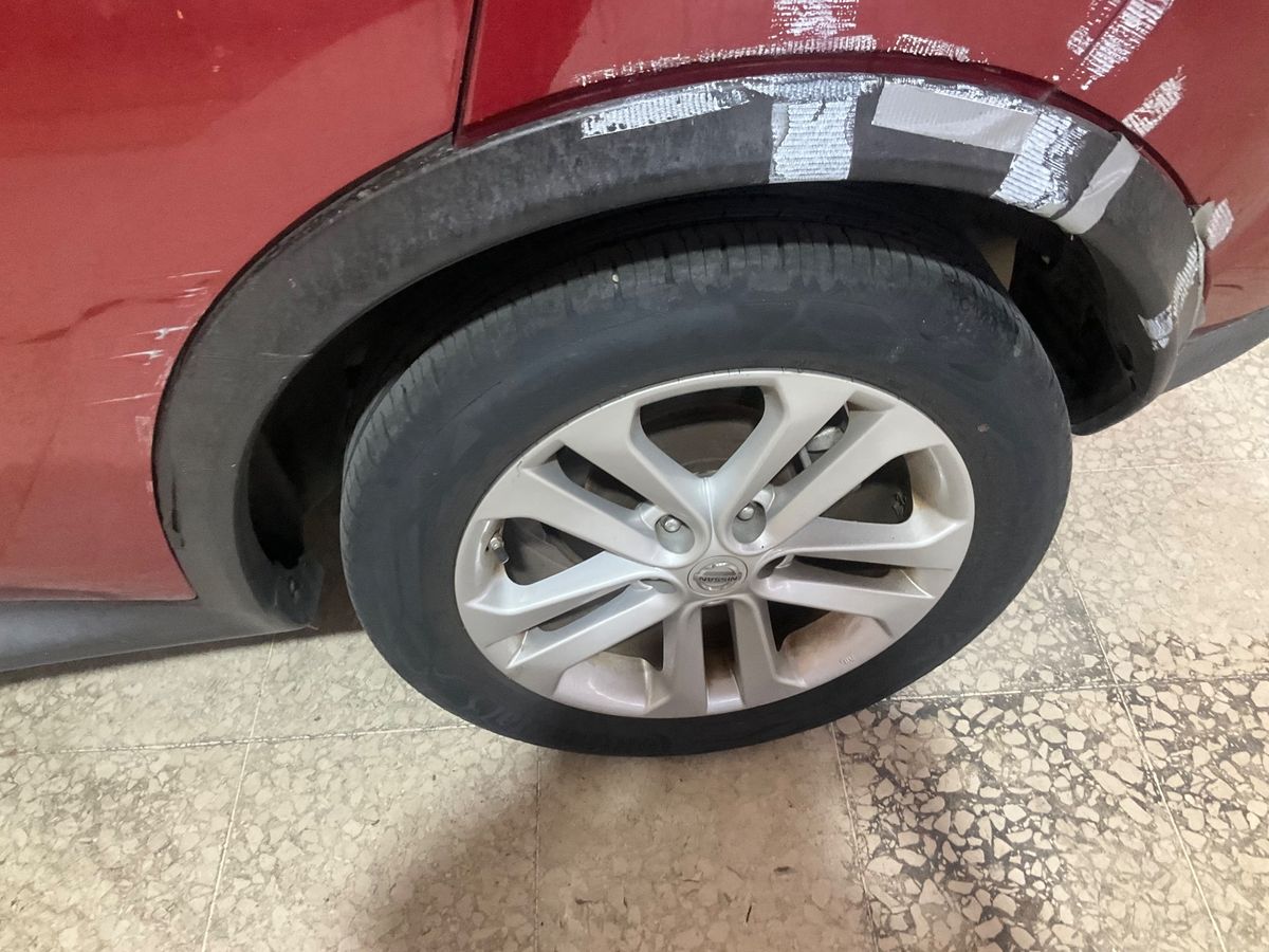 Neumático trasero izquierdo