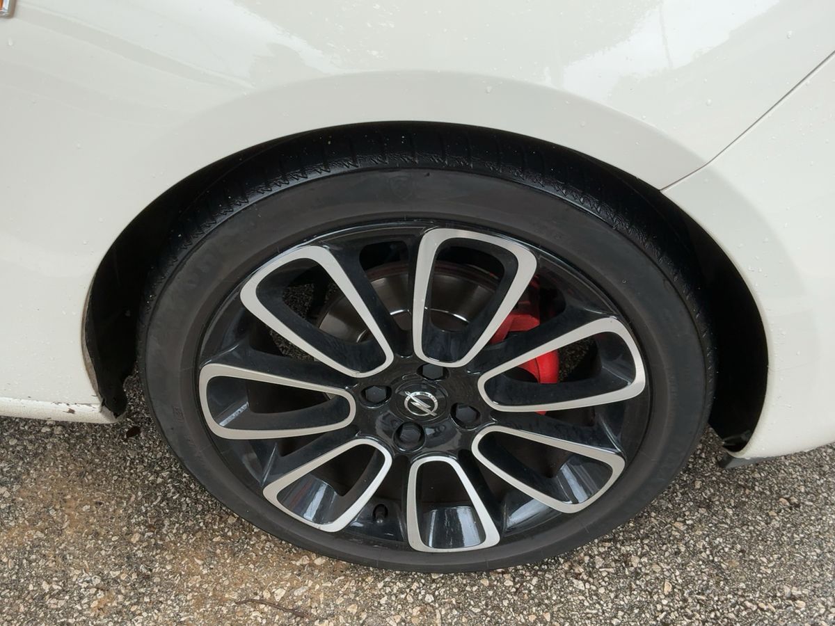 Neumático delantero derecho