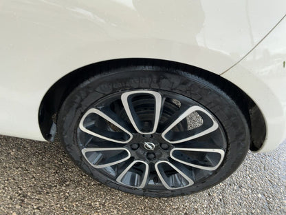 Neumático trasero izquierdo