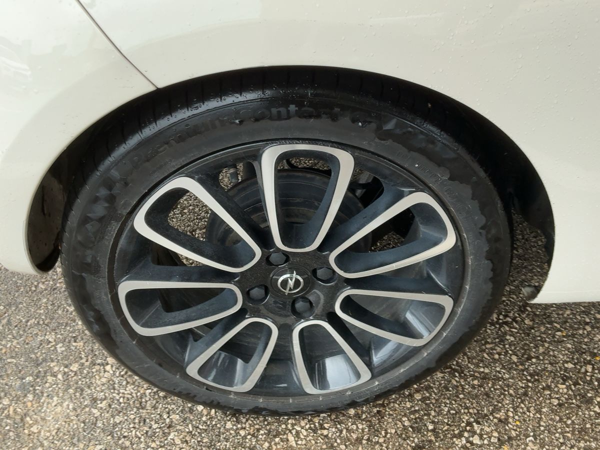 Neumático trasero derecho