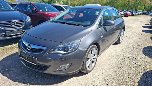 Opel Astra J 1.6 Cosmo Klimaaut. SHZ LM PDC Lichtaut. 169079595 0