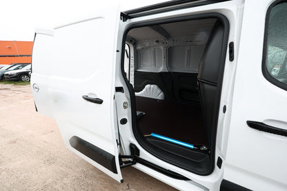 Opel Combo Cargo 1.5 D 130 AT8 3-S Nav Kam BSA PDC/vo 132845922 9