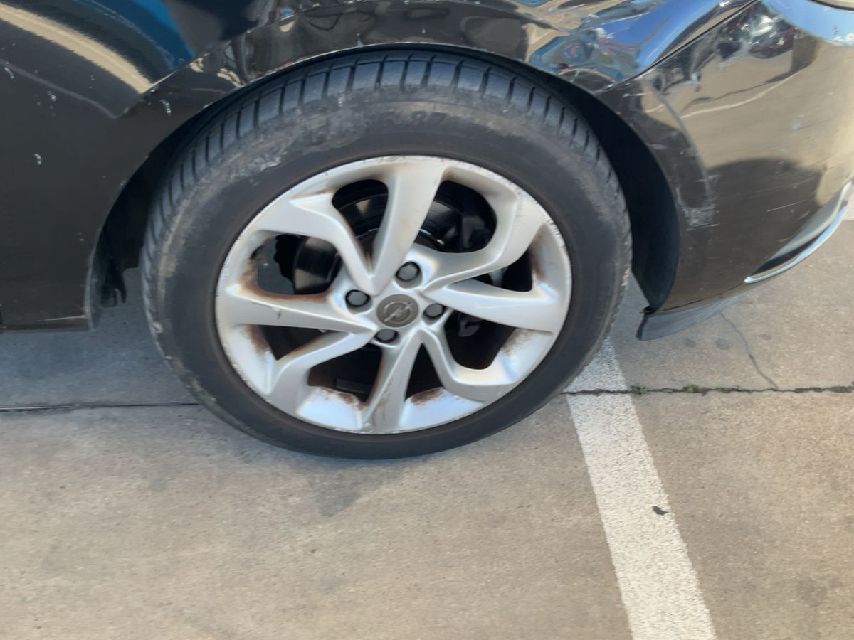 Neumático delantero derecho