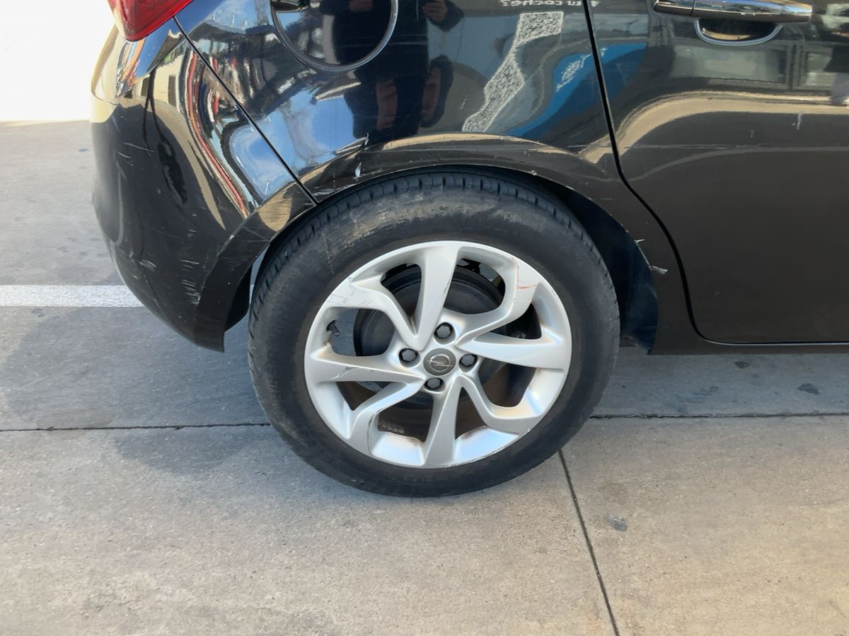 Neumático trasero derecho