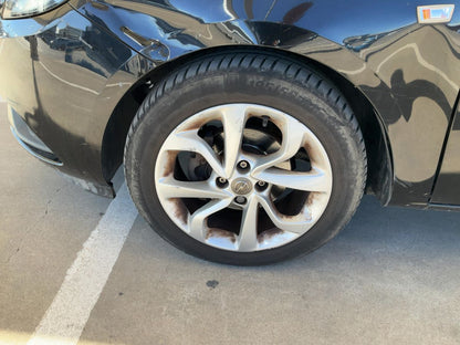 Neumático delantero izquierdo