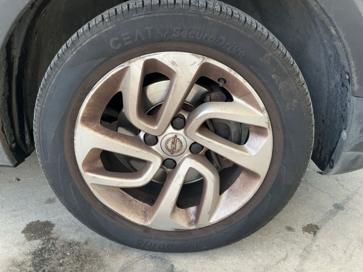 Neumático delantero derecho