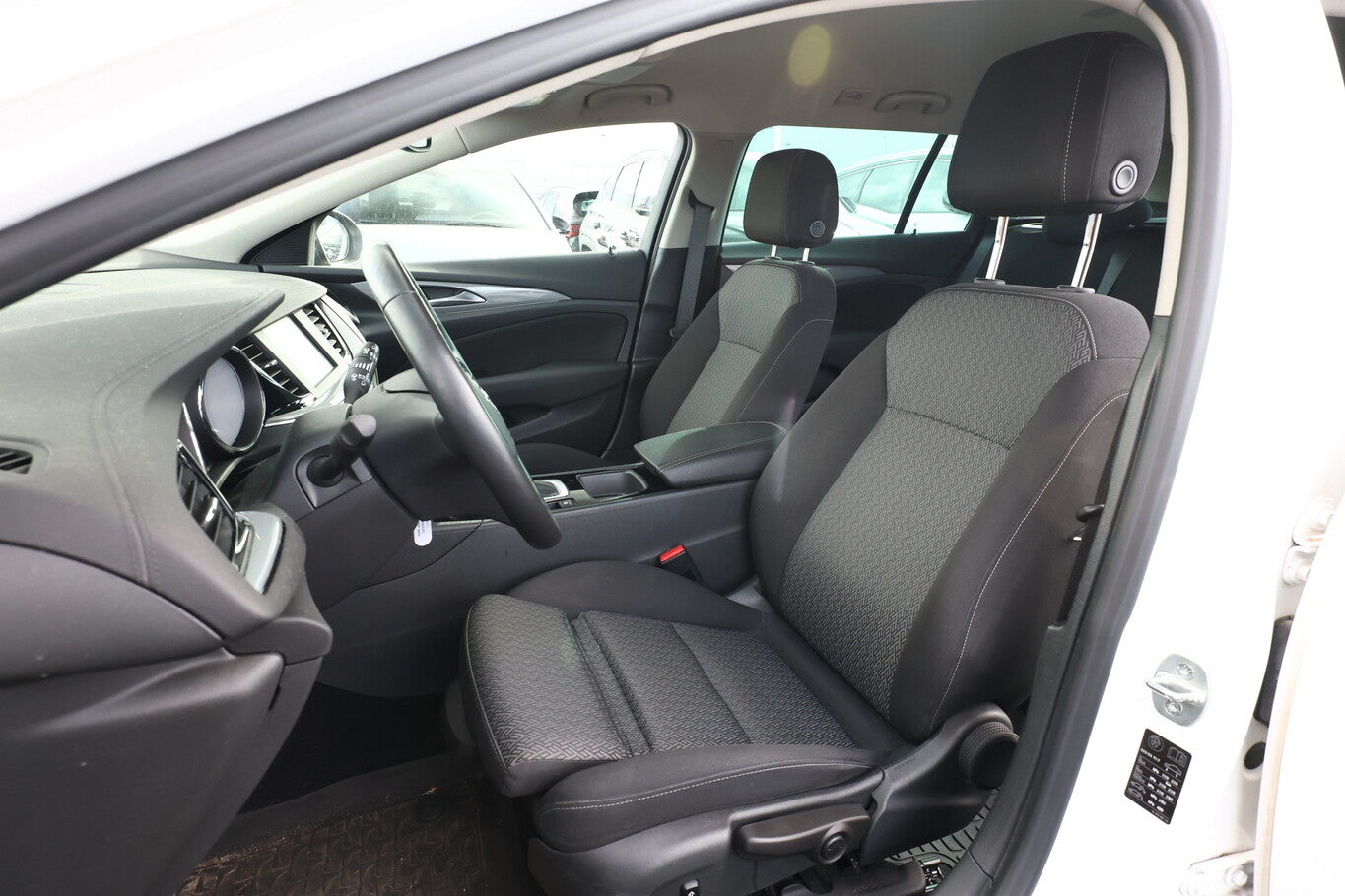 Opel Insignia 2.0 CDTI 170 Aut. Business Edition AHK 139243127 5