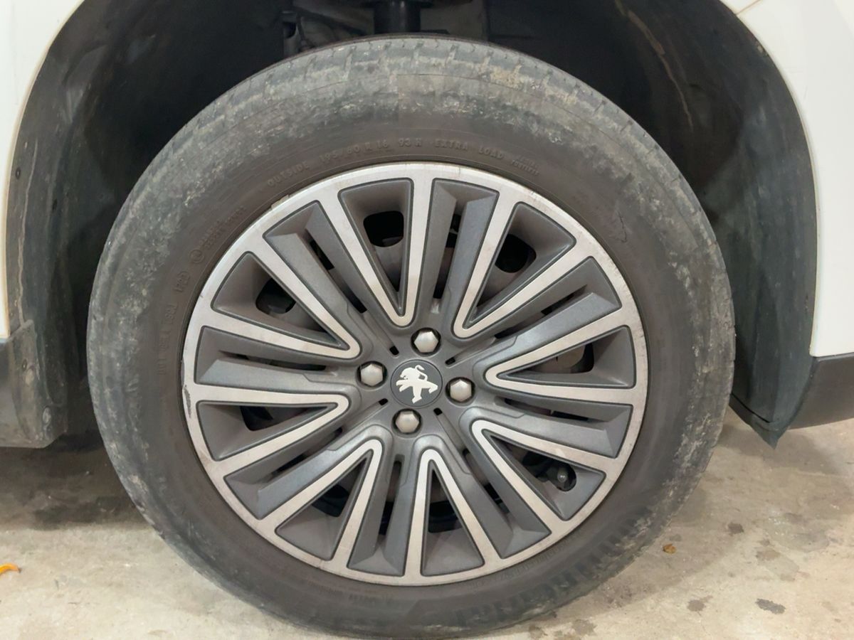 Neumático delantero derecho