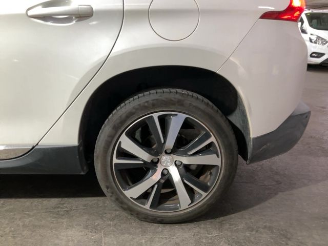 Neumático trasero izquierdo