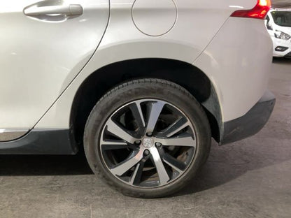 Neumático trasero izquierdo