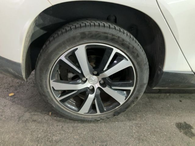 Neumático trasero derecho