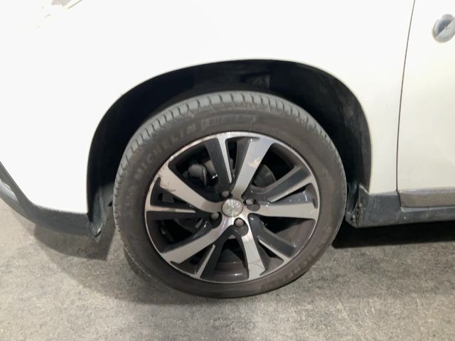 Neumático delantero izquierdo