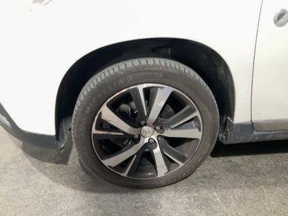 Neumático delantero izquierdo