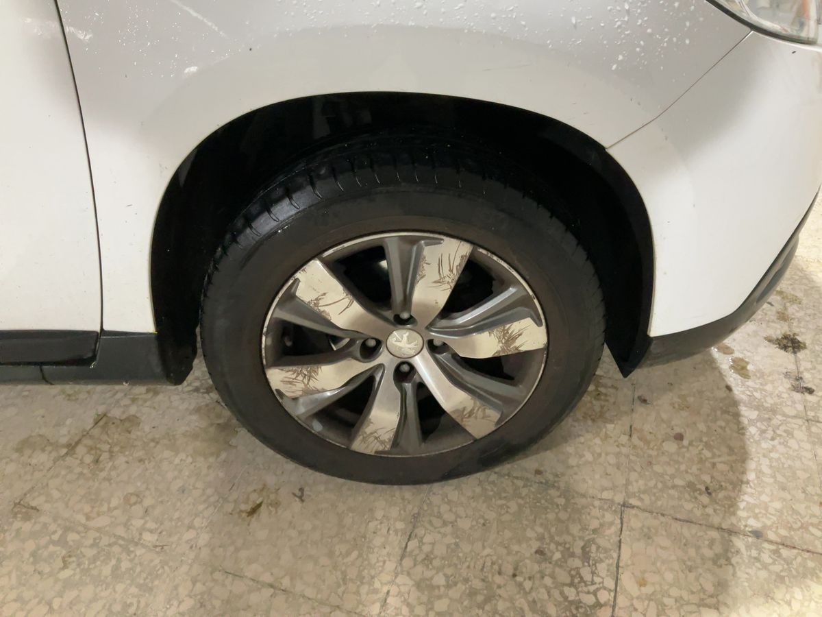 Neumático delantero derecho