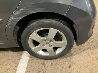 Neumático trasero izquierdo