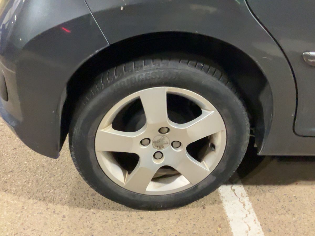 Neumático trasero derecho