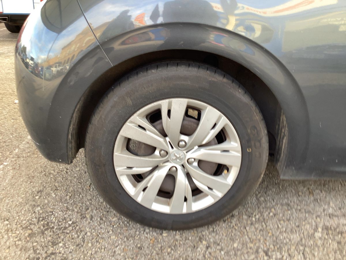 Neumático trasero derecho