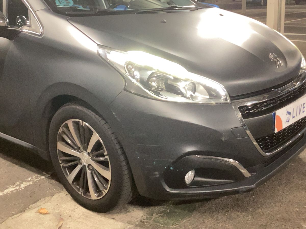 Lateral delantero derecho