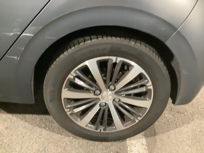 Neumático trasero izquierdo