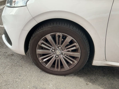 Neumático delantero izquierdo