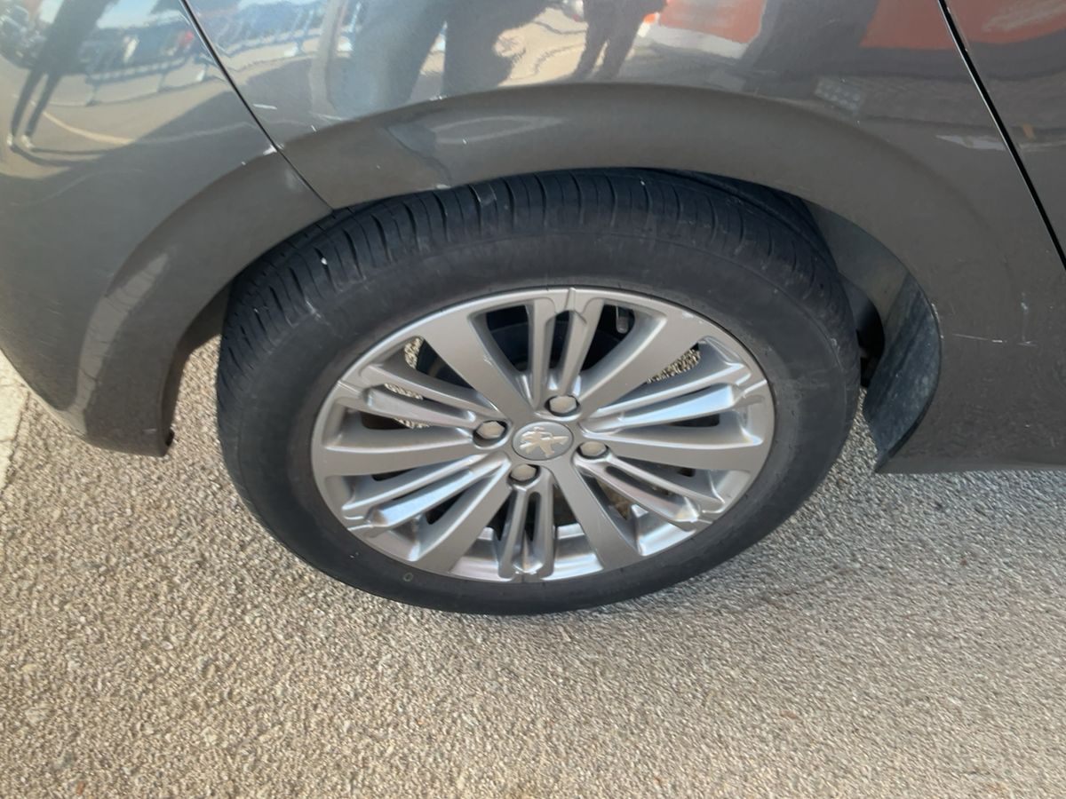 Neumático trasero derecho