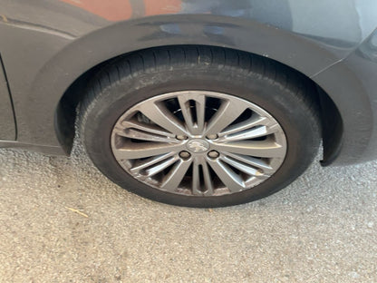 Neumático delantero derecho