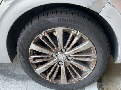 Neumático trasero izquierdo