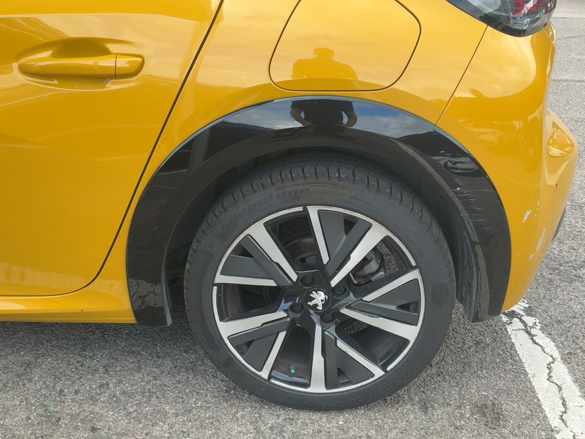 Neumático trasero izquierdo