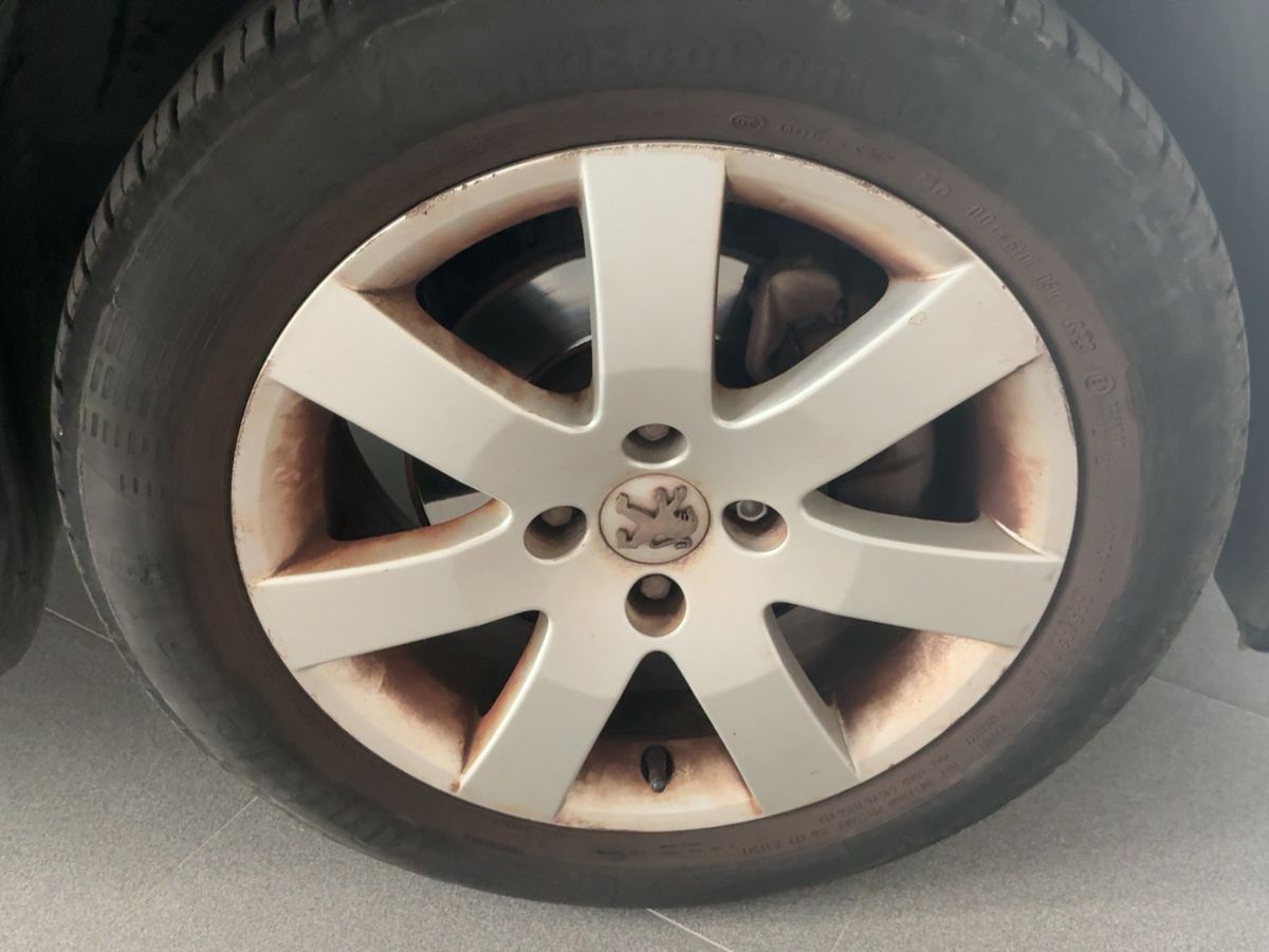 Neumático delantero derecho