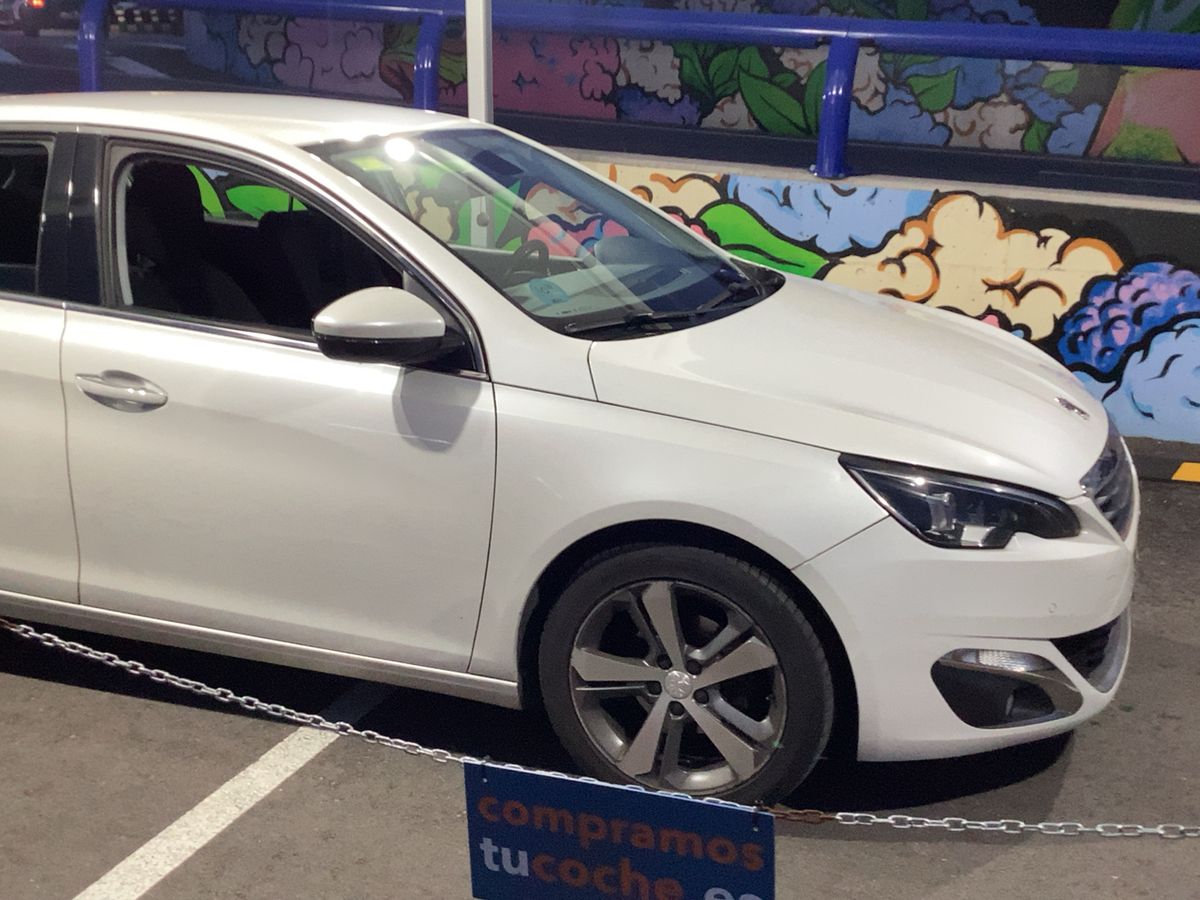 Lateral delantero derecho